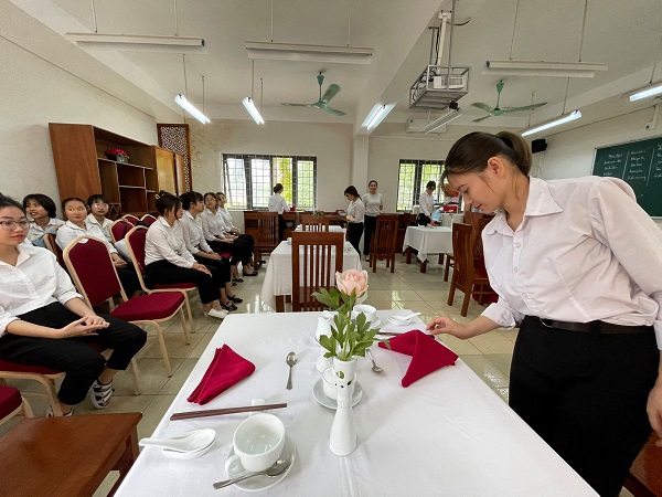 hcct Hệ thống cơ sở vật chất khang trang, hiện đại