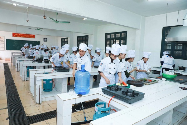 hcct Hệ thống cơ sở vật chất khang trang, hiện đại