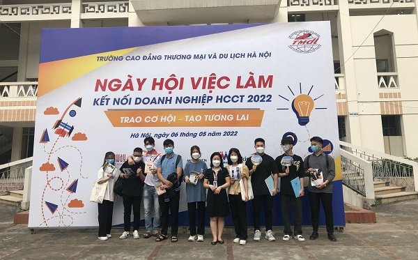 Sinh viên được gì khi lựa chọn ngành tiếng Anh tại trường Cao đẳng Thương mại và Du lịch Hà Nội?