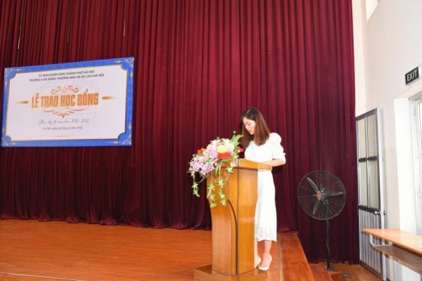 Trường Cao đẳng Thương mại và Du lịch Hà Nội tổ chức "Lễ trao học bổng học kỳ I năm học 2021 - 2022"