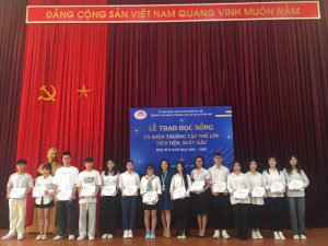 (Cô Nguyễn Thị Hồng Hoa – Phó Hiệu trưởng )