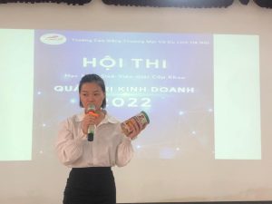 (Sinh viên khoa Kinh doanh thương mại )