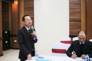 Theo ông Đồng Văn Ngọc, học nghề không phải là "chân lấm, tay bùn" như nhiều người nghĩ (Ảnh: Quang Trường).