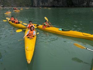 (Sinh viên HCCT đi thực tế tại Quảng Ninh)