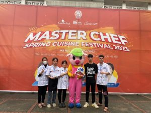 Nguyễn Thị Phương Anh và đồng đội trong cuộc thi Master Chef 2023