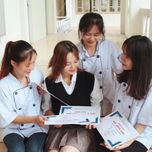 Nguyễn Thị Phương Anh trong Lễ trao học bổng học kỳ I năm học 2022 – 2023