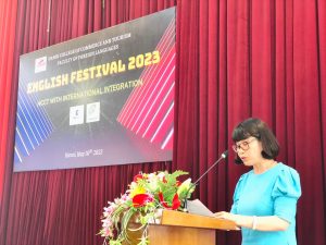 Phó trưởng khoa Phụ trách - Cô Nguyễn Thị Hồng Hạnh phát biểu khai mạc hội thi