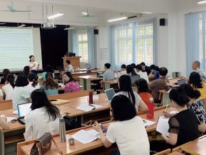 Chuyên gia TS. Nguyễn Thị Cúc chia sẻ tại lớp học