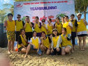 Sinh viên ngành Quản trị dịch vụ du lịch và lữ hành HCCT hào hứng tham gia Teambuilding.