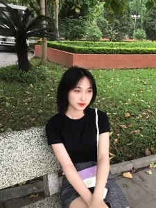 Nguyễn Thị Ngọc Anh cắt đi mái tóc dài, trao tặng cho bệnh nhân Ung thư