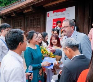 Cuộc gặp gỡ trò chuyện cùng ông Jörg Kinnen - Tham tán văn hóa Đại sứ quán CHLB Đức tại Việt Nam.
