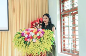   Bà Lê Diệu Thuý - Trưởng phòng Công tác Học sinh - Sinh viên trao đổi tại buổi tọa đàm      