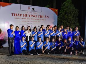 Các sinh viên đại diện cho Đoàn thanh niên trường Cao đẳng Thương mại và Du lịch Hà Nội tham gia tại chương trình