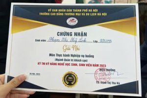   Sinh viên nhận giải thưởng kỳ thi Kỹ năng nghề