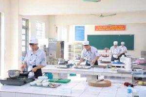 Sinh viên ngành Kỹ thuật chế biến món ăn