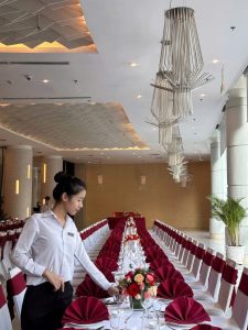 Nhóm ngành Nhà hàng – Khách sạn – Ẩm thực được đánh giá cao về yếu tố ổn định