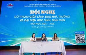 Trịnh Thị Thu Hà, Hiệu trưởng (ở giữa) và đoàn chủ tịch điều hành Hội nghị.