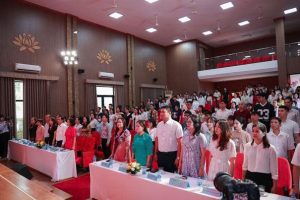 Thực hiện chào cờ tại Lễ khai giảng