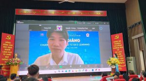 Đại diện sinh viên hệ đào tạo từ xa tại điểm cầu Nhật Bản chia sẻ tại Lễ khai giảng