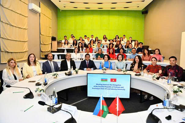 Chuyến thăm và làm việc với Đại học Dầu khí và Công nghiệp Azerbaijan, thuộc Bộ Khoa học và Giáo dục Cộng hoà Azerbaijan.