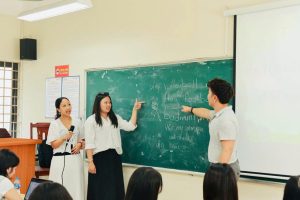 Tương tác Giáo viên và Sinh viên tại lớp học