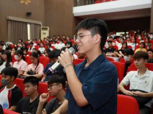 Sinh viên tham gia giao lưu tại sự kiện