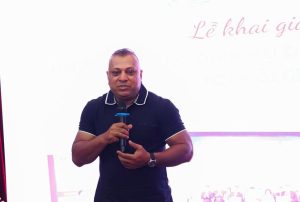 Ông Raja Mahmood Janjua, đại diện Công ty TNHH Đào tạo Halal Raja VN, đồng thời là chủ chuỗi nhà hàng Halal Nan n Kabab chia sẻ về nét văn hóa ẩm thực Halal với các học viên trong 2 ngày đào tạo.