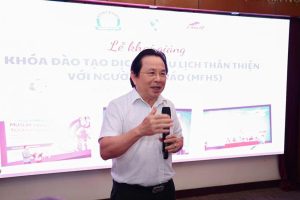 Ông Lê Phước Minh, Nguyên Viện Trưởng Viện Nghiên cứu Châu Phi và Trung Đông, Viện Hàn lâm Khoa học Xã hội Việt Nam tham dự và chia sẻ tại khóa đào tạo.