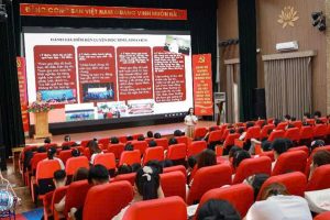 Cô Lê Diệu Thúy, Trưởng phòng CTHSSV triển khai quy chế HSSV