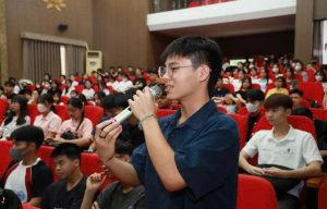 Cô Lê Diệu Thúy, TRưởng phòng CTHSSV triển khai quy chế HSSV