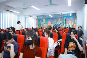 Cô Đỗ Hải Vân trực tiếp trao đổi với sinh viên trong buổi gặp mặt