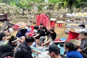 Sinh viên HCCT miệt mài góp những phần sức lực nhỏ bé vì cộng đồng