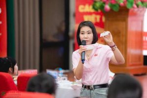 (Bác sĩ CKI Cao Thị Hồng Chi – Giám đốc Trung tâm Tư vấn dịch vụ SKSS – SKCĐ,