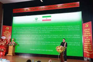 Ông Reza Hosseinzadeh Machak Poshti, Trưởng nhóm nhạc “Sar Afshan” chia sẻ tại chương trình.