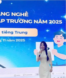 Em Ngô Quỳnh Trang, sinh viên chuyên ngành tiếng Trung quốc, thí sinh dự thi       môn Kỹ năng Nói tiếng Trung quốc.