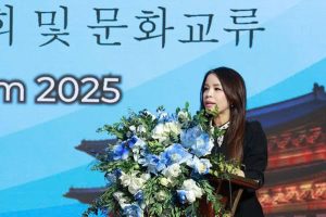 Ths Nguyễn Thị Hồng Hoa - Phó Bí thư Đảng uỷ; Phó Hiệu trưởng Trường Cao đẳng Thương mại và Du lịch Hà Nội phát biểu tại Hội thảo