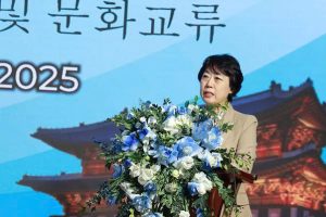 Đại diện phía Hàn Quốc, Bà Lee Hye Young, Phó Hiệu trưởng Trường Đại học Shin Ansan phát biểu tại hội thảo