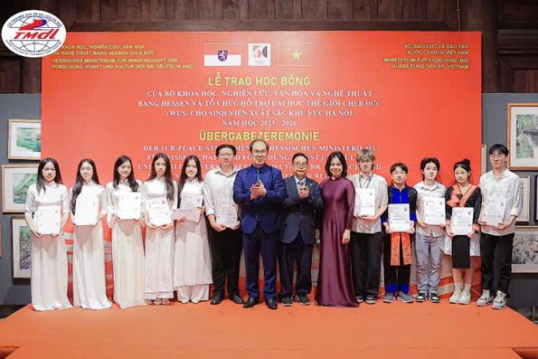 Sinh viên HCCT vinh dự nhận giấy khen