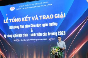 Thầy Nguyễn Trọng Quang giảng viên khoa Công nghệ chế biến chia sẻ tại buổi lễ