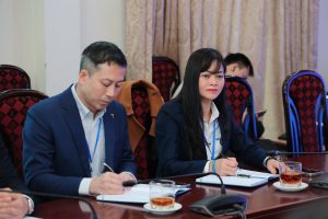 Bà Phan Thị Thu Hường Trưởng Trung tâm đào tạo, huấn luyện chia sẻ tại buổi làm việc