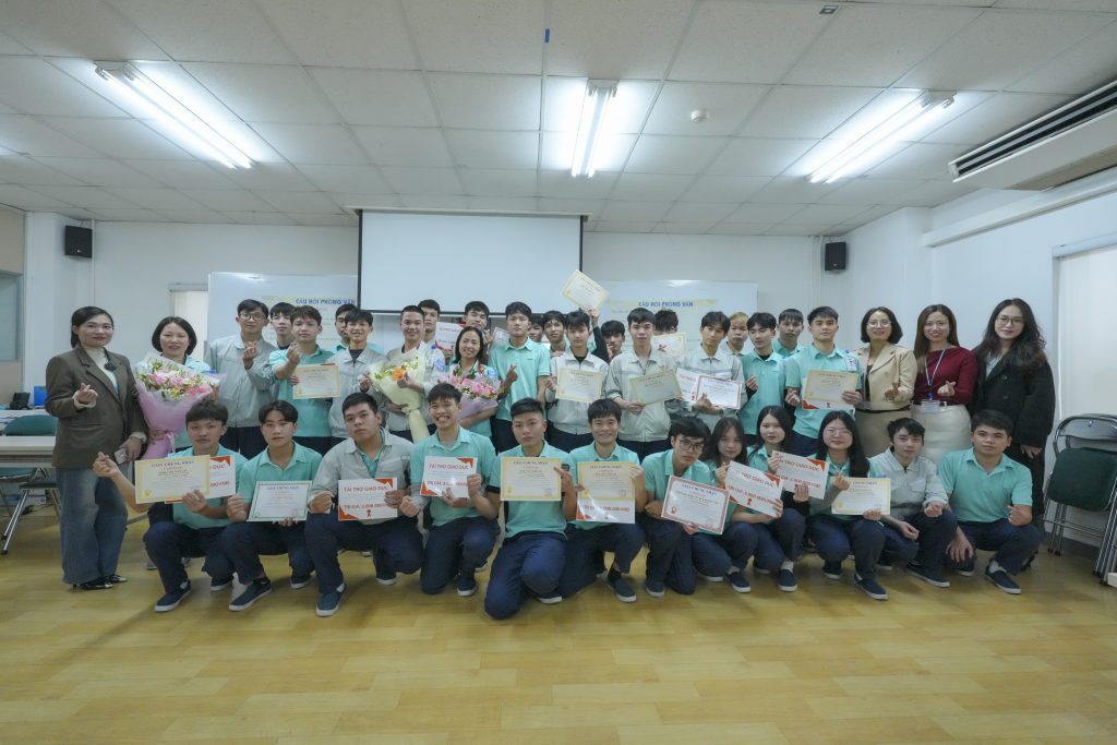 Sinh viên ngành Công nghệ kỹ thuật điện – điện tử Hệ Cao đẳng K17 hoàn thành kỳ thực tập nghề nghiệp tại Công ty TNHH Canon Việt Nam