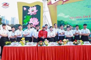 Thầy trò khoa Công nghệ chế biến tham gia tại Lễ hội Văn hóa Ẩm thực Hà Nội