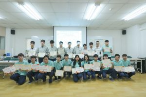 Sinh viên được trao phần thưởng khích lệ cho các bạn sinh viên có hoạt động nổi bật trong kỳ thực tập