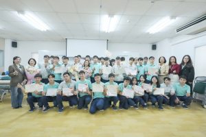 Buổi Tổng kết được diễn rất trang trọng trong khán phòng rộng nhưng đầy ấm cúng cho các đại biểu nhà trường, doanh nghiệp và tất cả các em sinh viên tham dự.