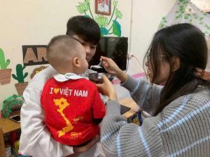 Thành viên CLB tham gia các hoạt động tập thể cùng các bé