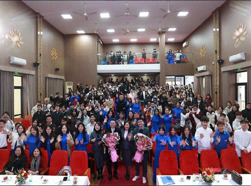 Ảnh tập thể khép lại chương trình Tọa đàm đầy ý nghĩa