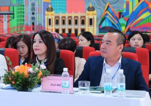 Các đại biểu tham dự tại lễ khai mạc