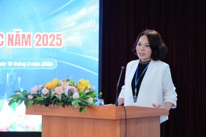 TS. Trịnh Thị Thu Hà, Bí thư Đảng ủy, Hiệu trưởng  - Chủ tịch Hội đồng tuyển dụng phát biểu tại lễ khai mạc