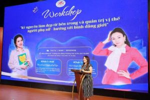 ThS. Nguyễn Thị Hồng Hoa – Phó Bí thư Đảng ủy, Phó Hiệu trưởng phát biểu tại Workshop