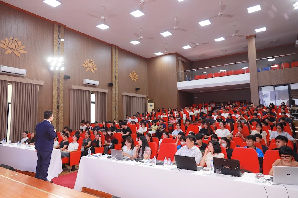 HCCT Tiên Phong Ứng Dụng AI: Đào Tạo Đại Sứ Số Học Đường